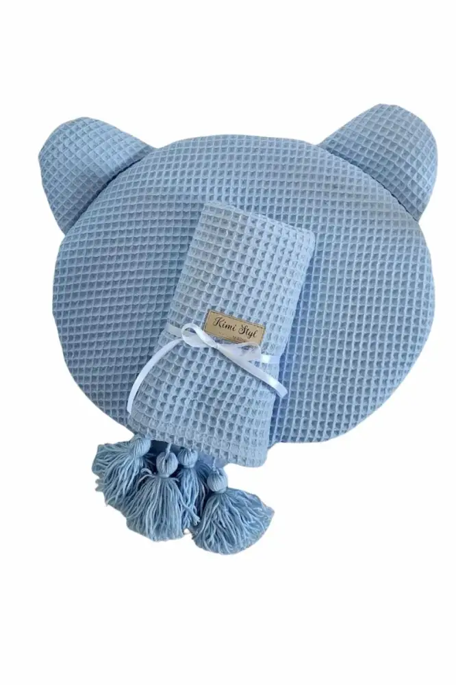 Zestaw otulacz/kocyk wafelkowy + poduszka MIŚ BŁĘKIT chwosty