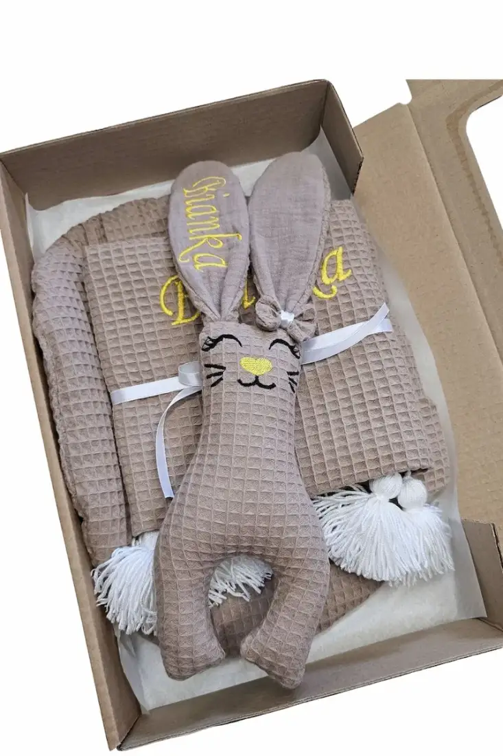 Zestaw Wafelkowy: Kocyk z chwostami, Poduszka Królik, Przytulanka Tuliś - BRĄZOWY baby shower