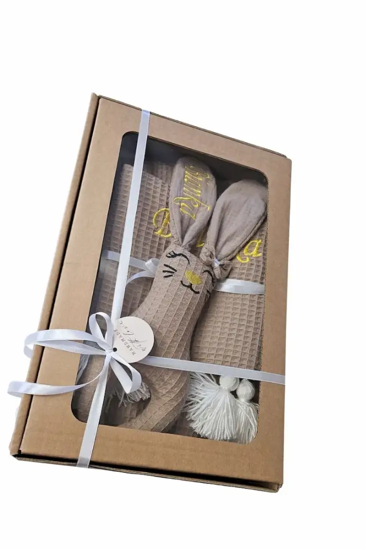 Na prezent Zestaw Wafelkowy: Kocyk z chwostami, Poduszka Królik, Przytulanka Tuliś - BRĄZOWY